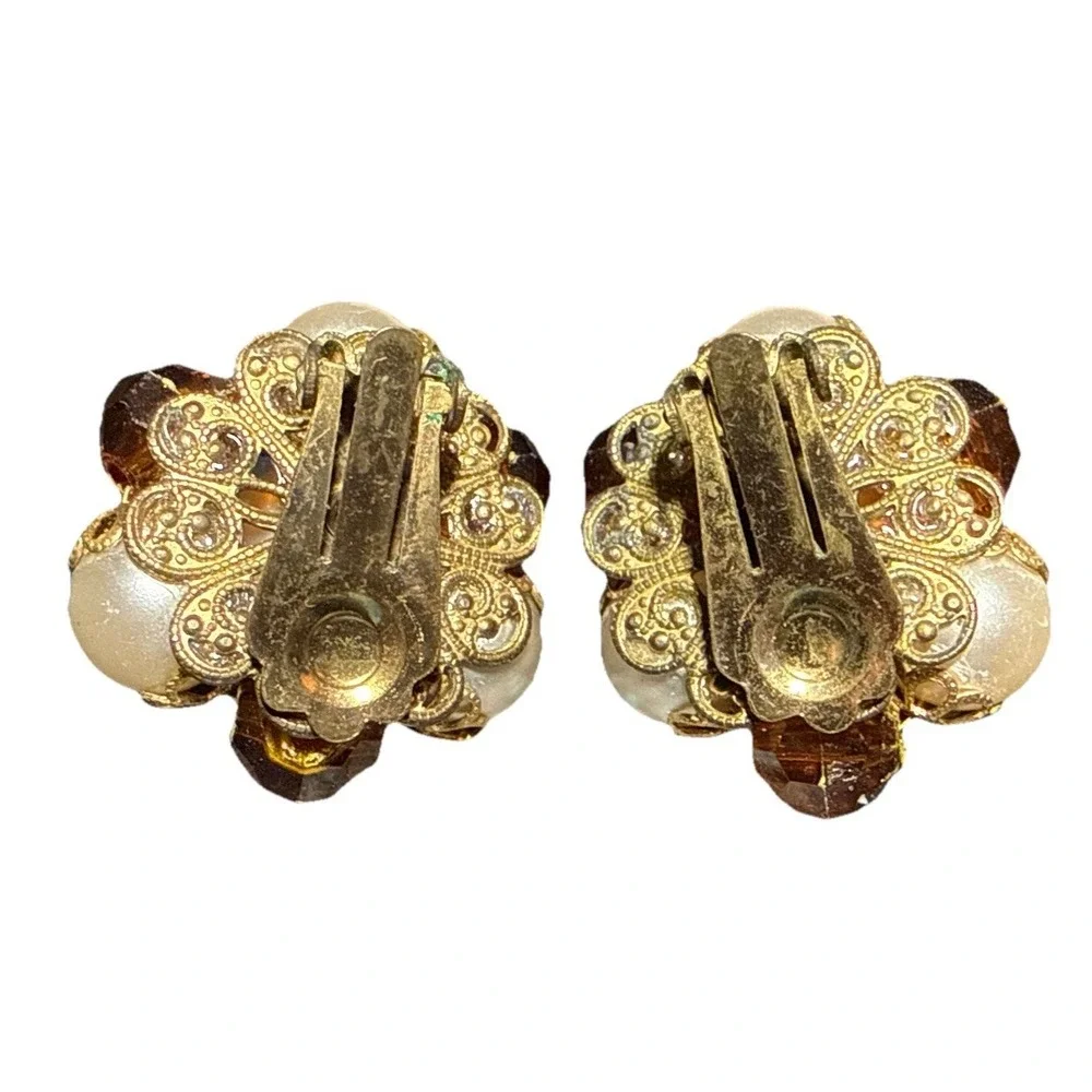 Vintage Brown and Faux Pearl Beaded Cluster Clip On Earrings J15-21